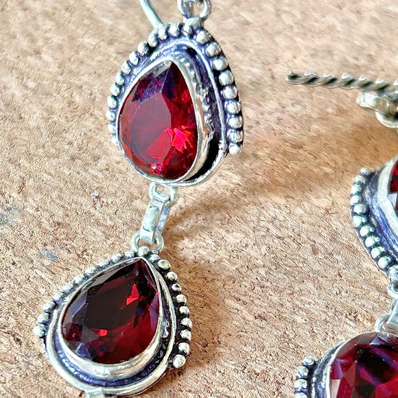 Vintage Luxury Estate Genuine Garnet and 925 Silver Teardrop Bracelet - Picture 2 of 7